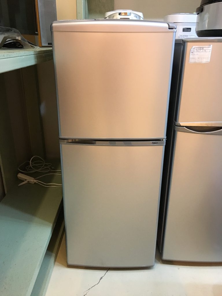 恵庭発】AQUA アクア ノンフロン冷凍冷蔵庫 AQR-141F(S) 2017年製 